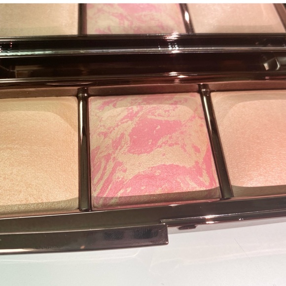 NIB✅Hourglass  - Luminous Edit - Ambient Lighting Palette - Picture 6 of 11